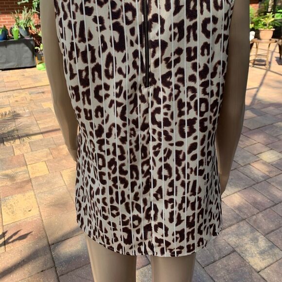 CAbi Ginger Leopard Print Sleeveless Blouse Cut Outs at Neckline Tan Cream Med - Picture 8 of 13